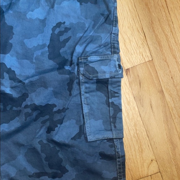 Men's Blue Camo Cargo Shorts - Picture 4 of 6